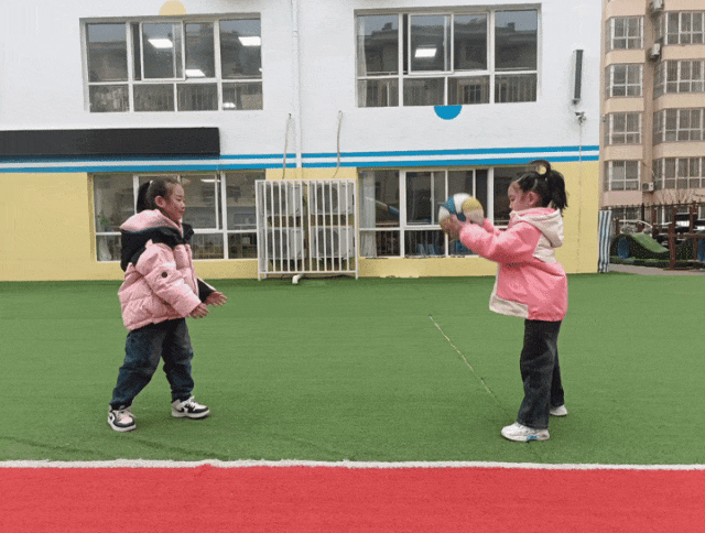 如何利用篮球青训营提升个人技术和团队协作?_2